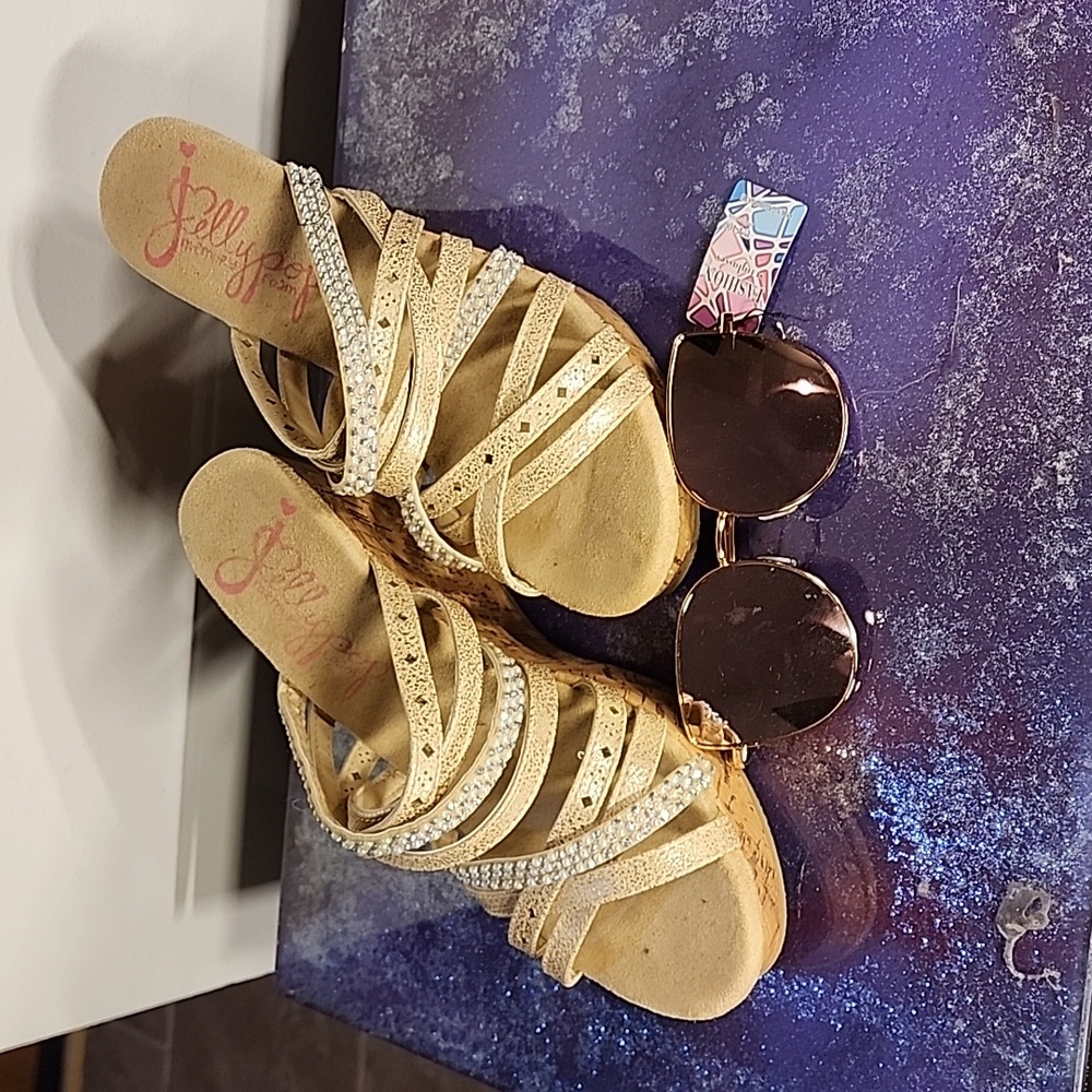 Jellypop Wedges and matching sunglasses